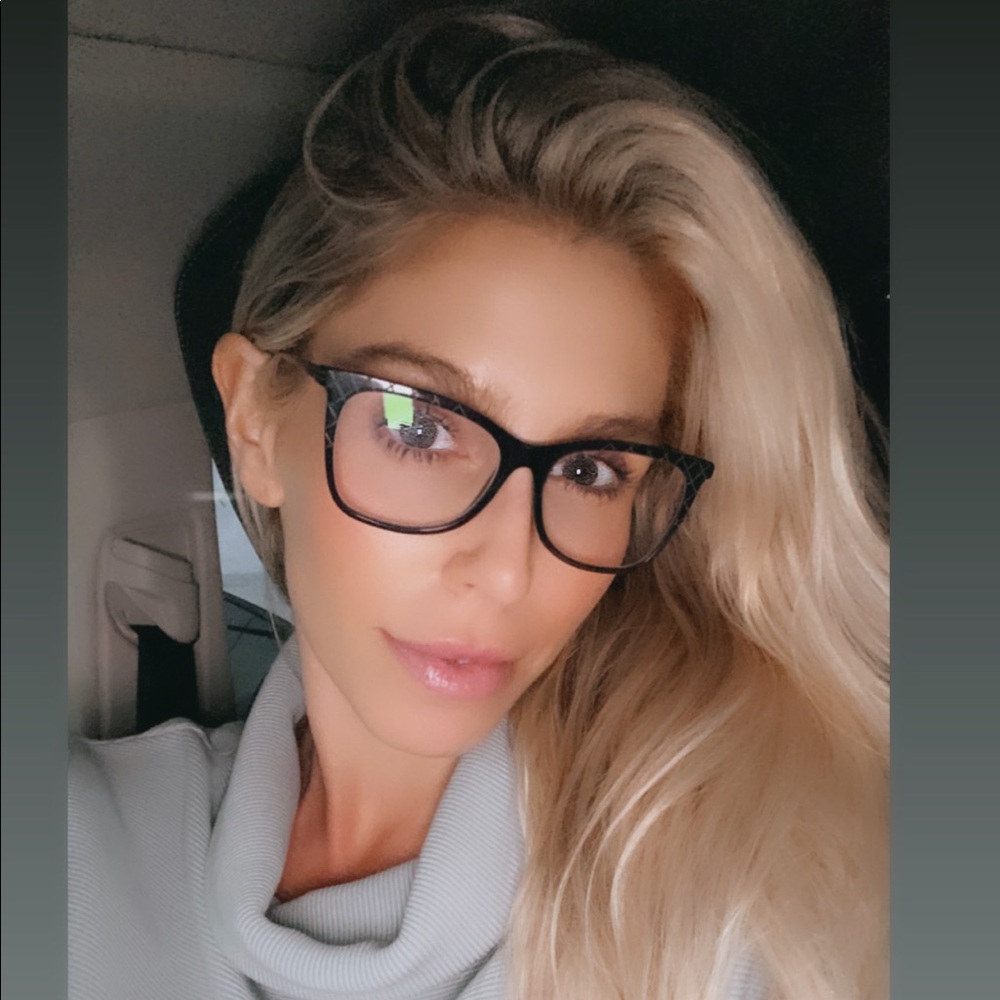 Meet your Posher, Alixandra